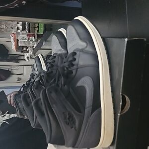 Jordan 1 Mid Shadow Size 11.5